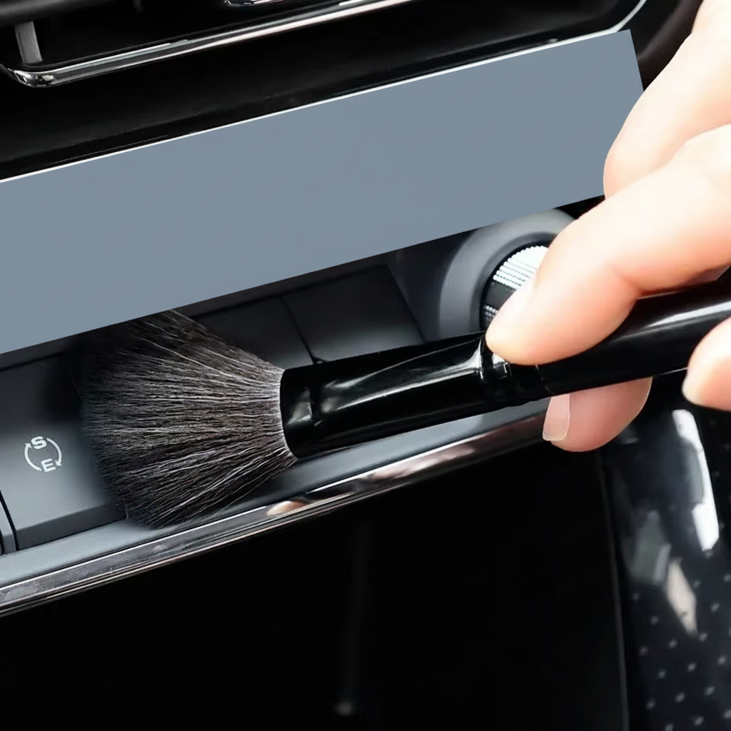 Brosse de nettoyage voiture fond bleu-gris